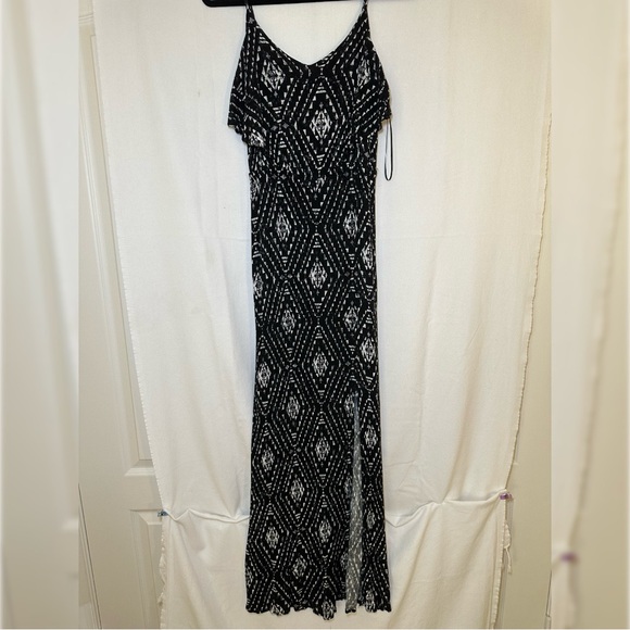 Mudd Black and white maxi dress diamond design. - Picture 1 of 4